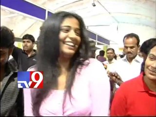Anushka and Priyamani in trouble over obscene scenes