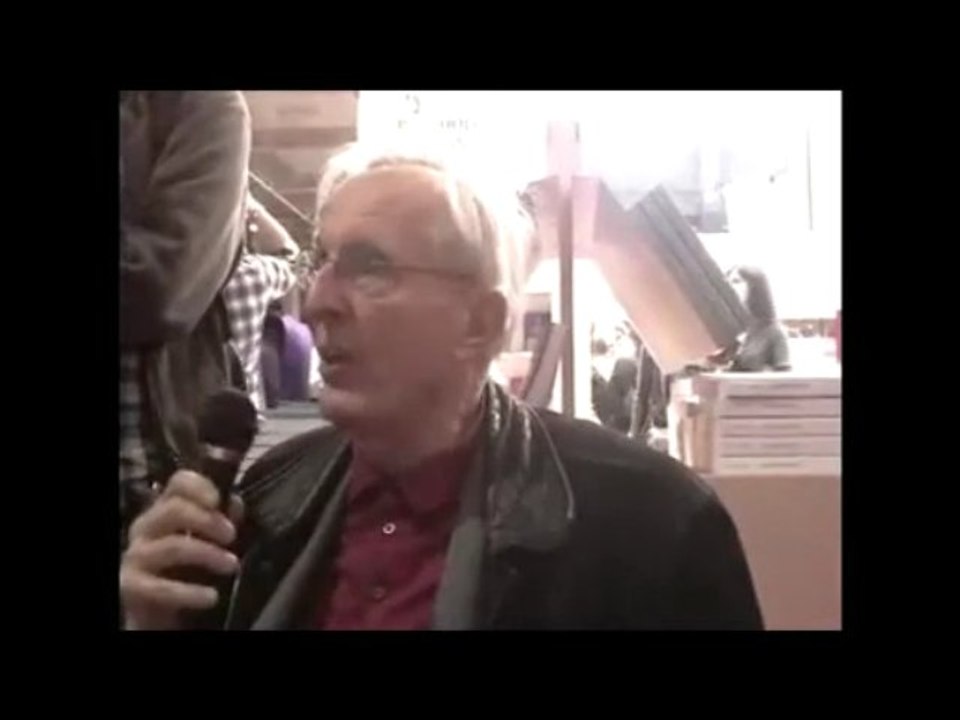 Question à Hervé de Carmoy, vice-président européen de la Commission trilatérale (bonus OFF) par We Are Change Paris