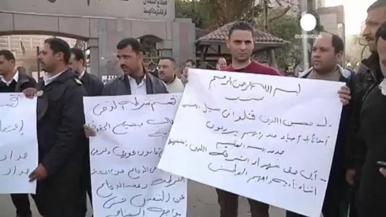 Policías egipcios se manifiestan por sus condiciones...