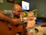 bebe cantando y bailando bon jovi