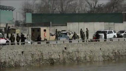 Afghanistan: attentat suicide taliban durant la visite de Hagel