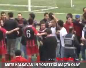 Mete Kalkavan'ın yönettiği maçta olay