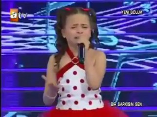 to koritsaki pou ekane na klapsoun ekatomiria kosmos Like parakalo