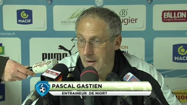 Conférence de presse Chamois Niortais - RC Lens : Pascal GASTIEN (NIORT) - Eric SIKORA (RCL) - saison 2012/2013
