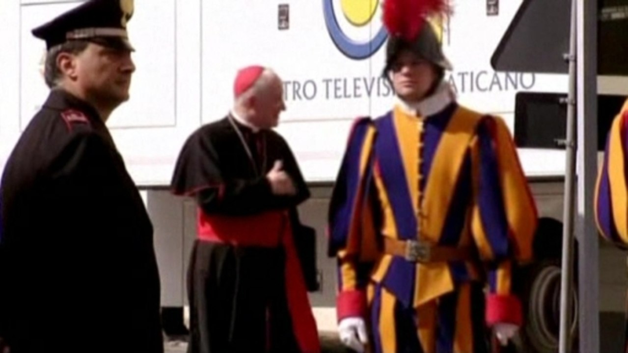 Chimney attached to Sistine Chapel roof ahead of conclave