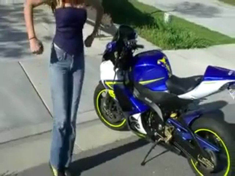 Learning how to burnout my tire   Aprendiendo como quemar rueda (SD)