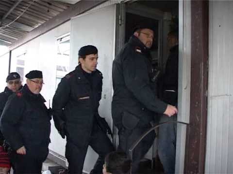 Napoli - Blitz dei carabinieri nel campo rom di Afragola 2 (06.03.13)