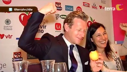 "Sportacus" llega a Chile y anuncia spot con Cecilia Morel (Chile 2012)