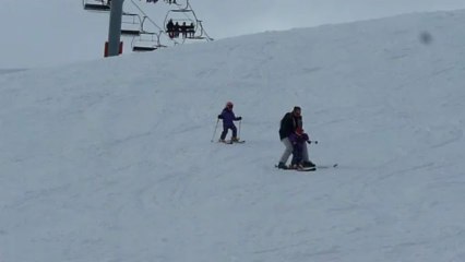 Lucie y Emilie bajando la montaña