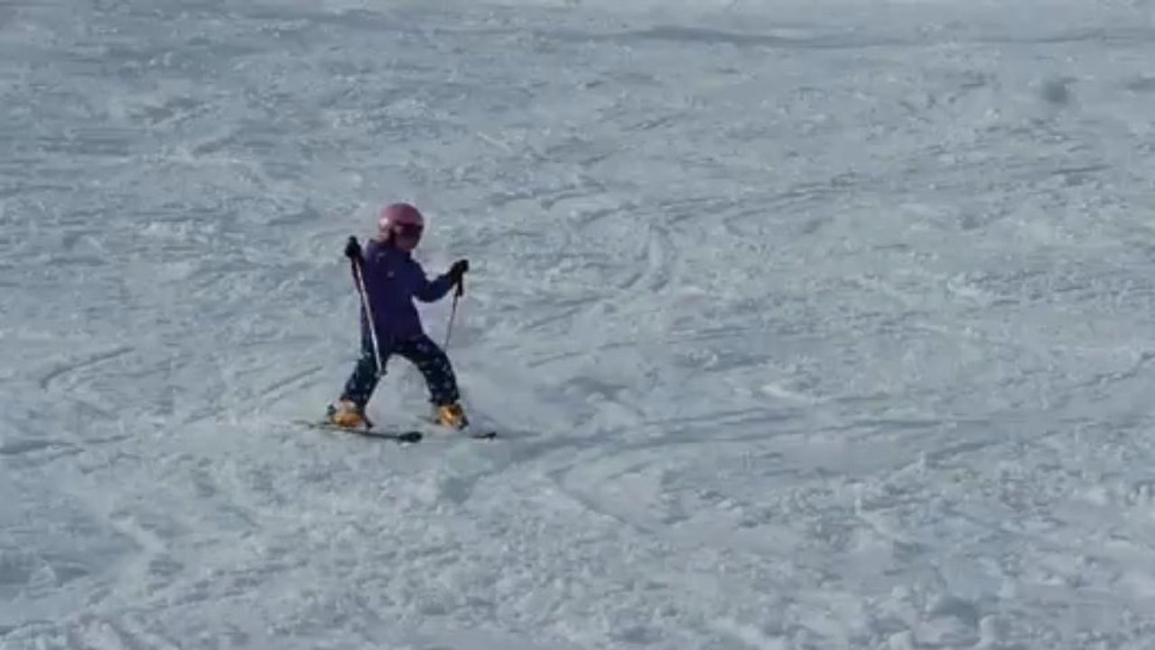 Lucie esquiando