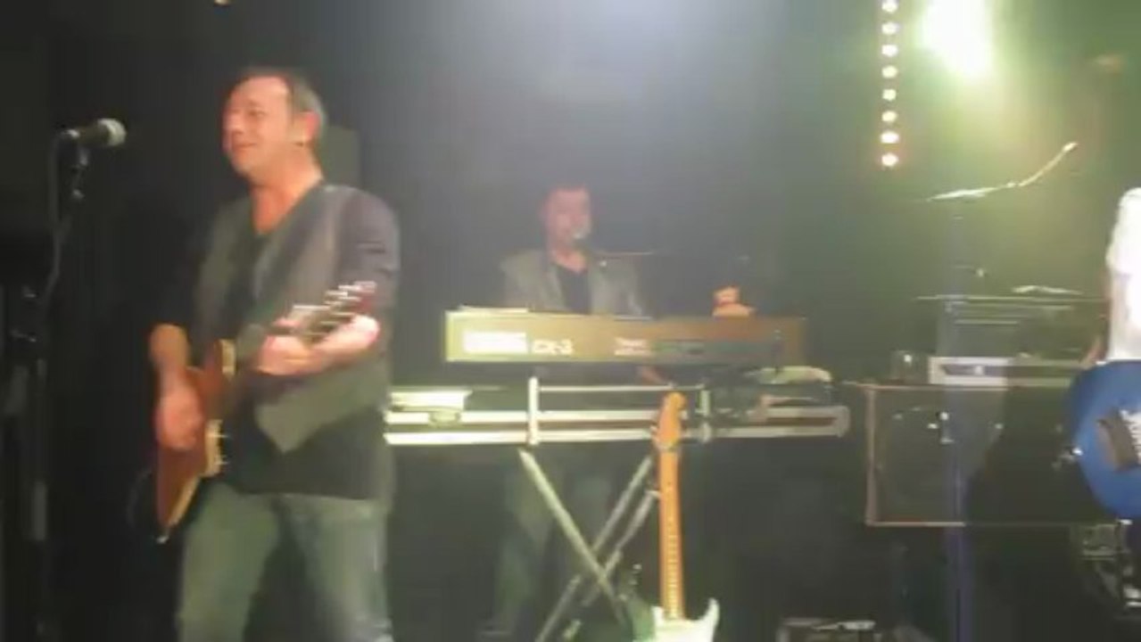 Soldat Louis - C'est un pays (2013)