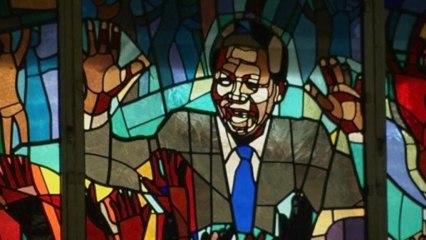 South Africans pray for Mandela