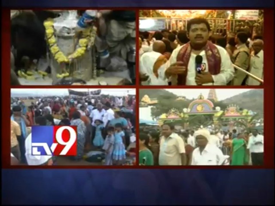 Sri Kalahasti teeming with devotees