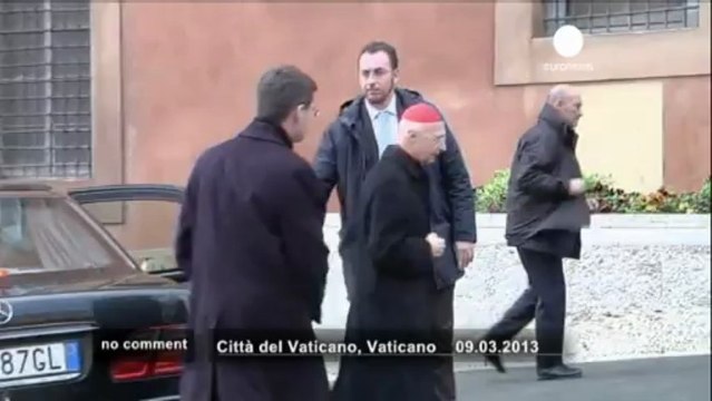Le nouveau Pape sera annoncé par de la... - no comment