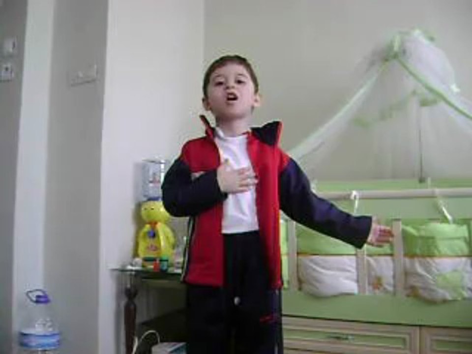 muhterem istiklal marşı okuyor