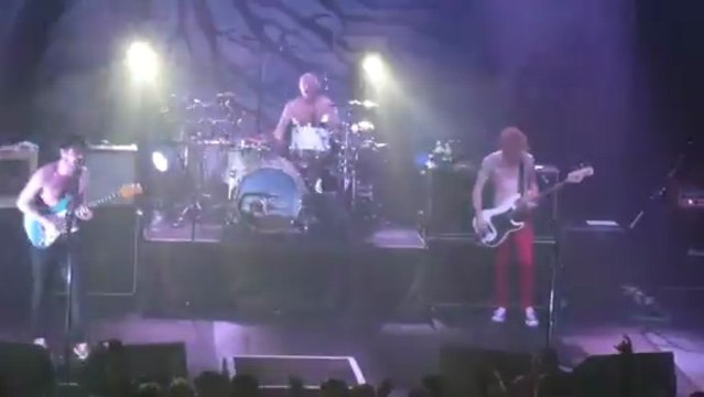 Biffy Clyro - Stingin' Belle+Mountains live @ Le Bataclan, Paris, 06/03/13