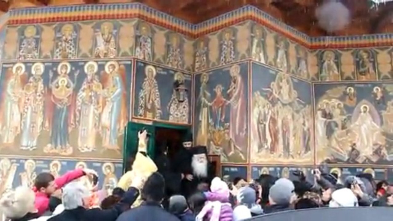 Ziua Parintelui Justin Parvu cu maicile, calugarii si pelerinii de la Petru Voda 2013 - Roncea Ro