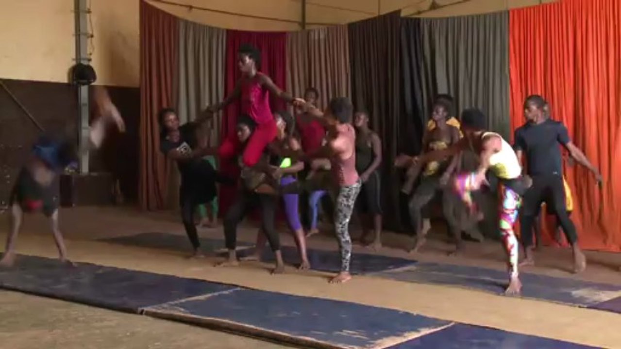 Oxmo Puccino en Guinée Conakry pour l'UNICEF : "Naître adulte"
