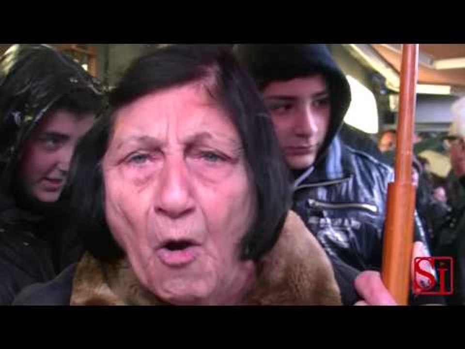 Napoli - Crollo palazzo Chiaia, l'esasperazione degli sfollati (07.03.13)