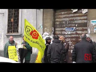 Napoli - I Radicali protestano a Poggioreale (07.03.13)