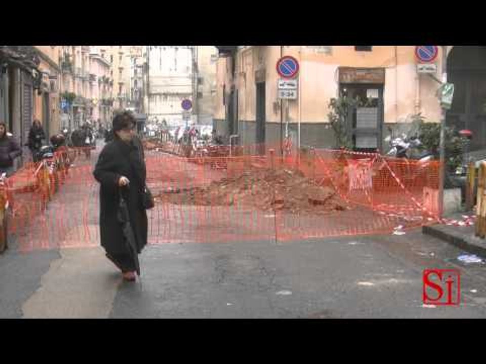 Napoli - Voragine via Belvedere (07.03.13)
