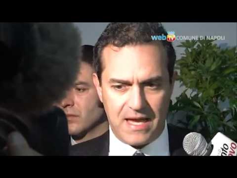 De Magistris - Non consentiremo di mettere le m...