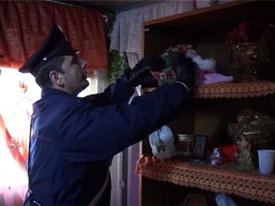 Napoli - Blitz dei carabinieri nel campo rom di Afragola 1 (06.03.13)