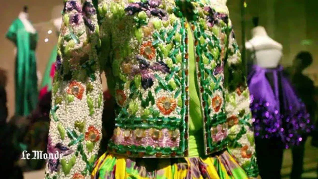 Exposition haute couture à l'hôtel de ville de Paris