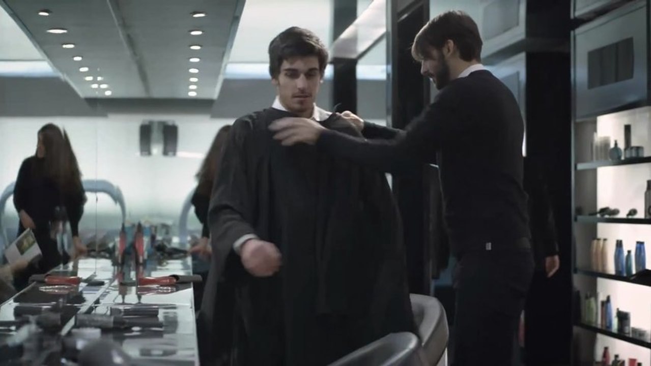 Publicité Peugeot 208 GTi Teaser - Coiffeur (30s) - 2013 ( www.feline.cc )