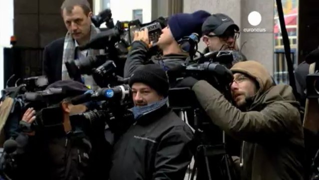 Bruselas apuesta por una solución diplomática al...