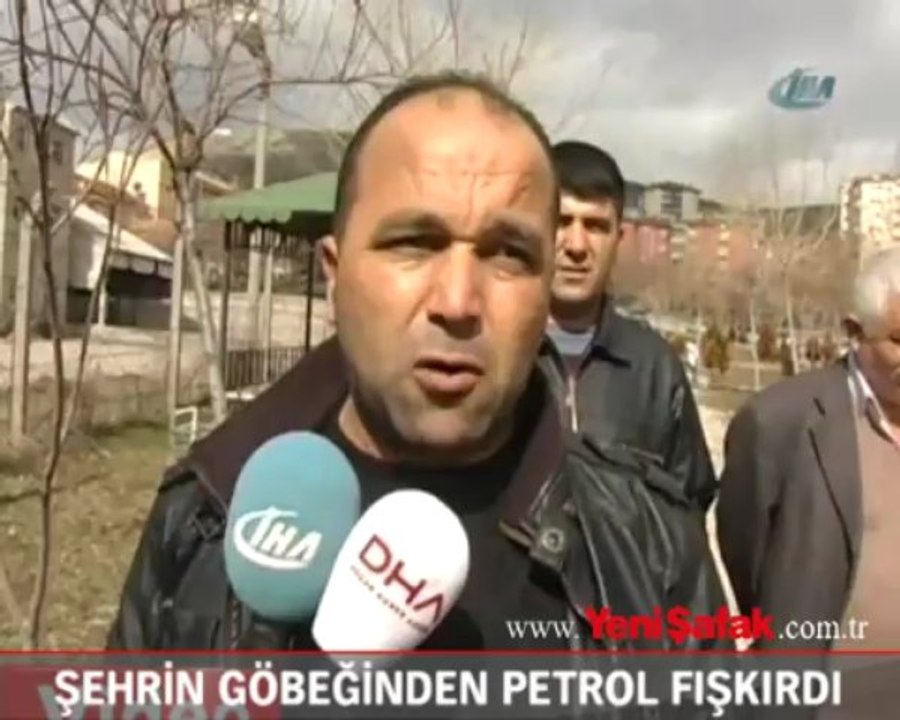 Şehrin göbeğinden petrol fışkırdı