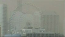 Un vent de sable venant de Chine obstrue la ville de Yokohama, au Japon