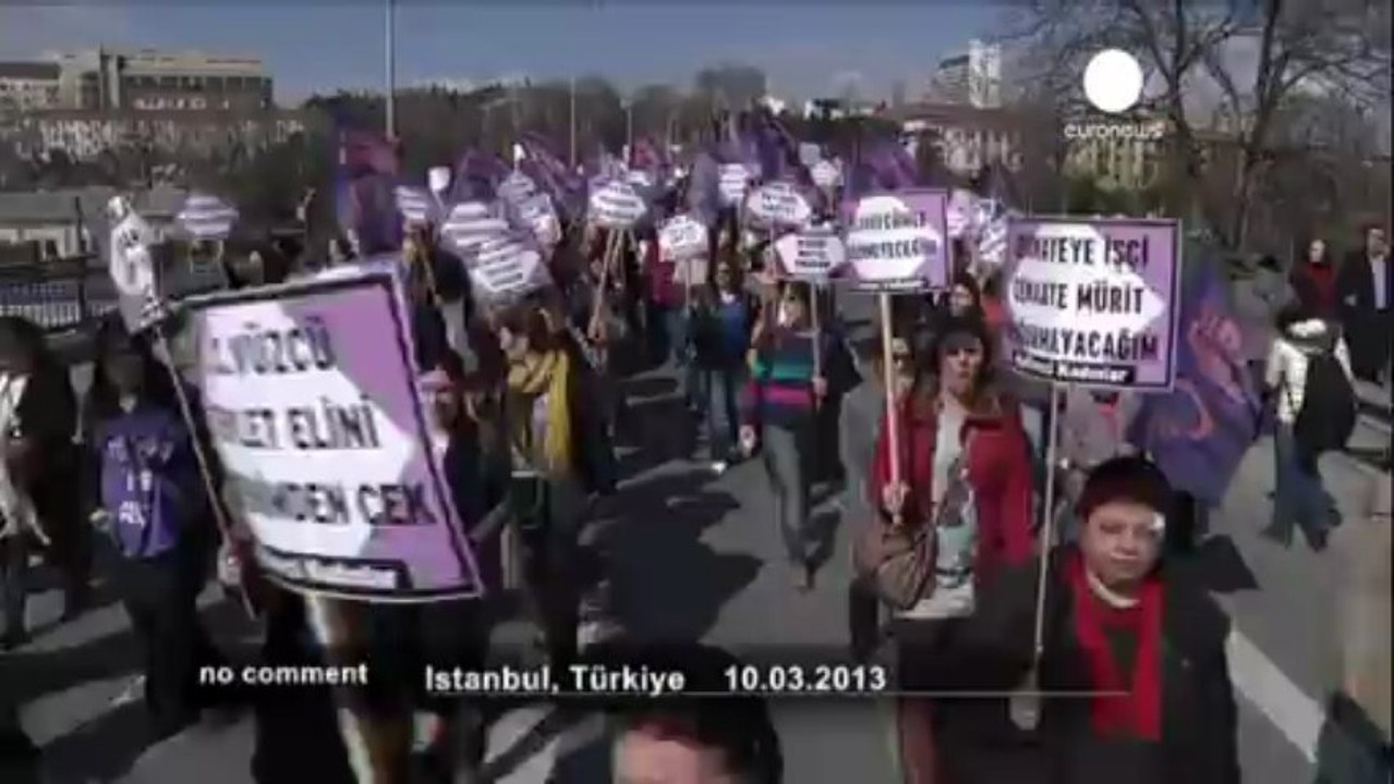 Défilé à Istanbul pour la Journée... - no comment