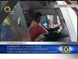 Nicolás Maduro llegó manejando un autobús al CNE