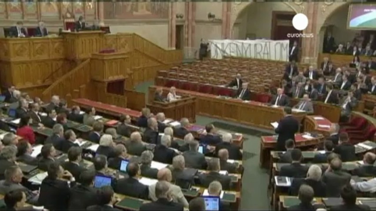 Ungheria, ok a modifiche alla Carta. L'Ue: "A rischio lo...