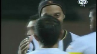 Reverencia de Jair Torrico a Ronaldinho