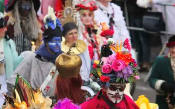 4 lecker Langos im Karneval Kölle alaaf in stalker Karneval wdr rtl Bild Zeitung Köln Christian 's lecker Langos Express