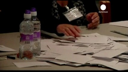 Les Malouines disent "oui" à leur maintien dans le...