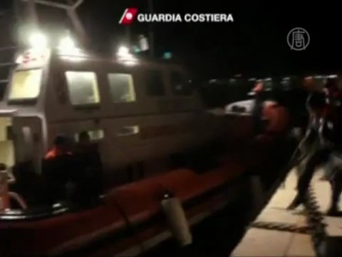 В Италию снова плывут беженцы из Африки