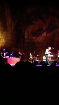 Reprise de Dancing Queen - ABBA Concert de Michael Wookey et ses musiciens. A vous de jouets au théatre du Châtelet à Paris