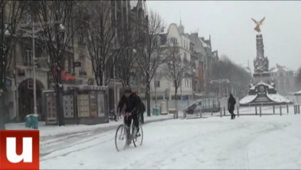 Le centre-ville de Reims sous la neige