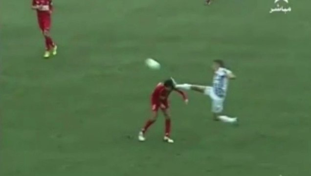 Quand un joueur s'essuie les crampons sur la tête d'un adversaire !