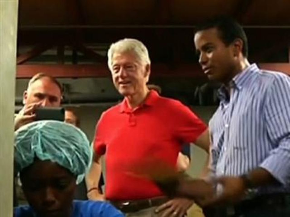 Clinton Visits Haitian Coffee Plant, Brewery