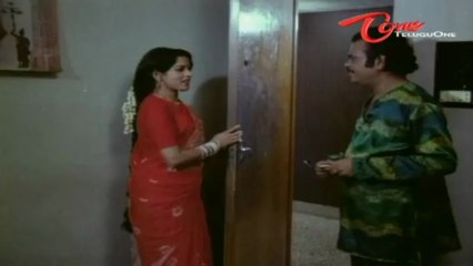 Sutti Veerabhadra Rao Hilarious Scene With Hot Aunty
