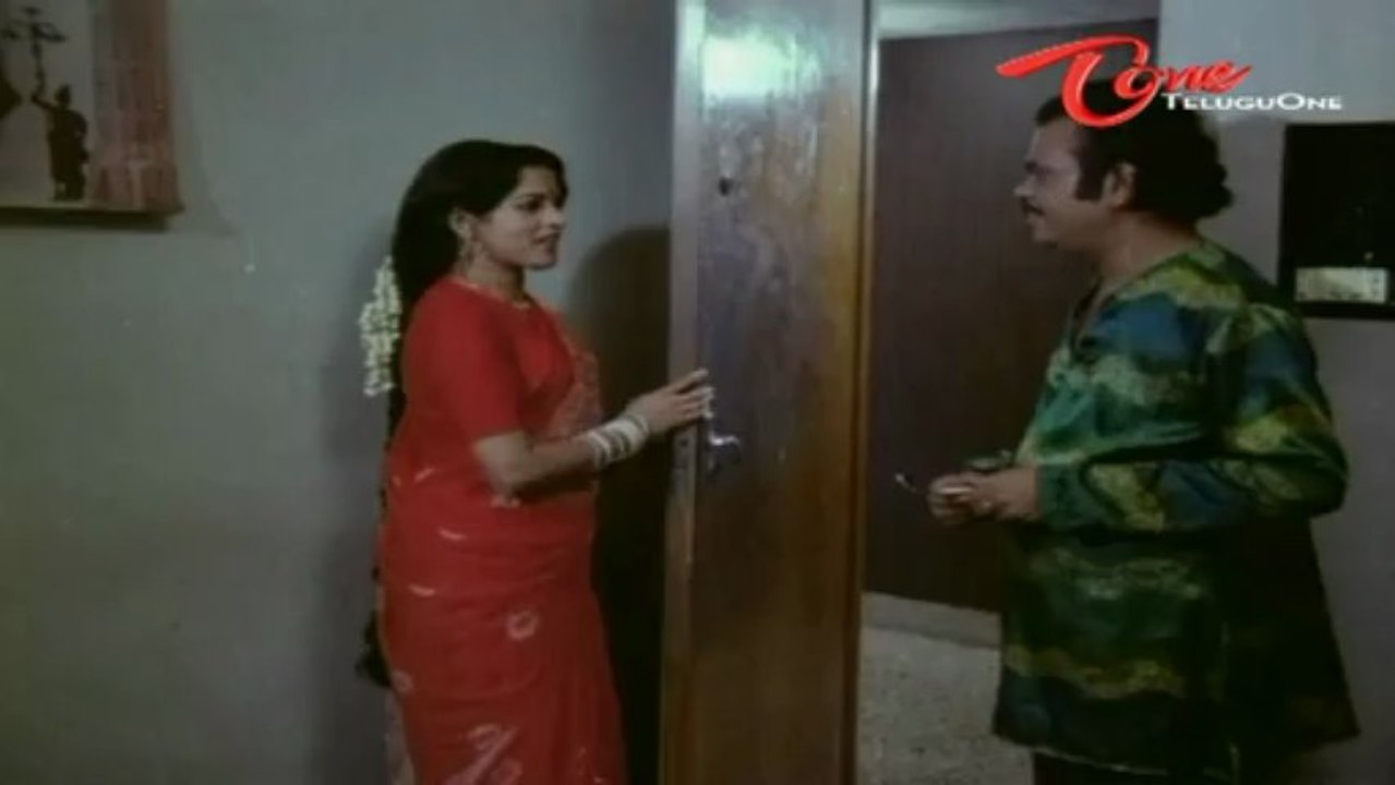 Sutti Veerabhadra Rao Hilarious Scene With Hot Aunty