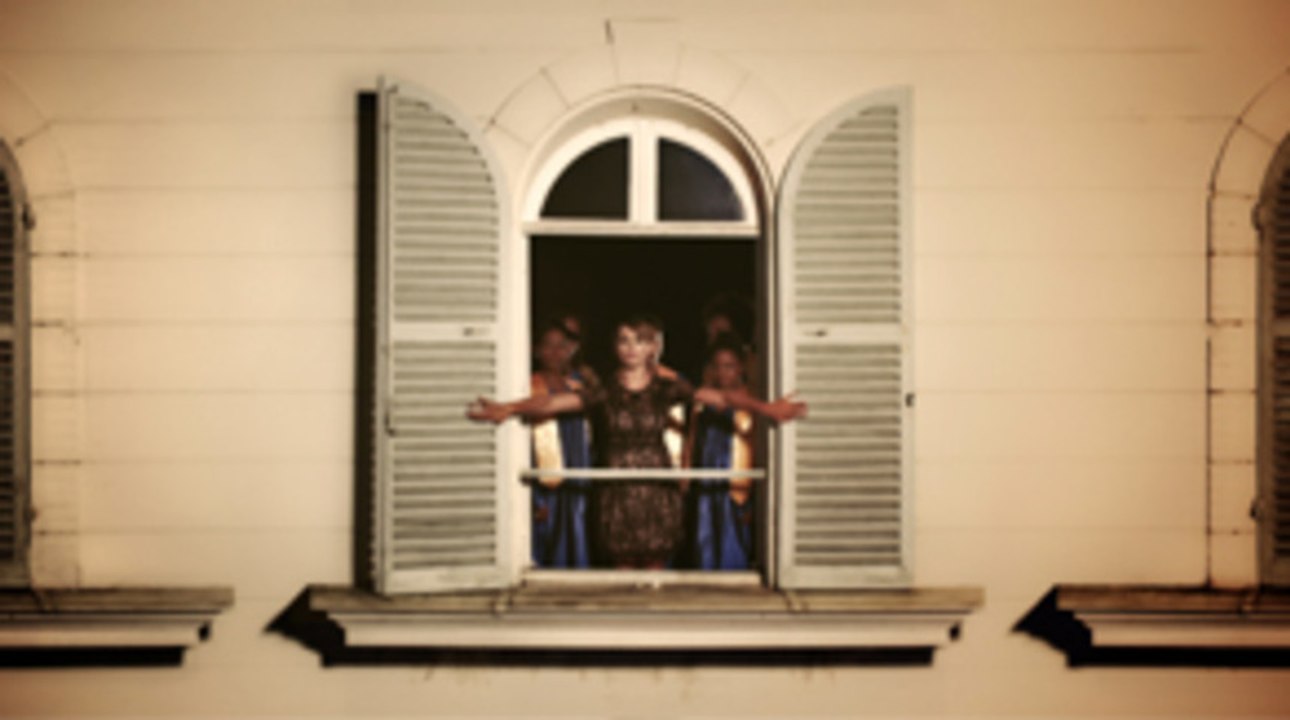 Chimene Badi "Parlez moi de lui"