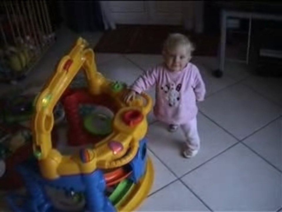 Eva et ses tentatives de premiers pas