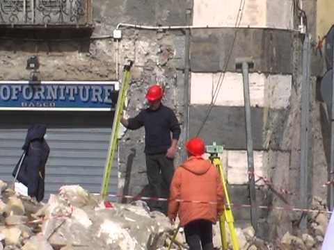 Napoli - Crollo palazzo Chiaia, istituita unità di crisi (11.03.13)