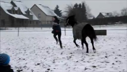 travail a pied dans la neige