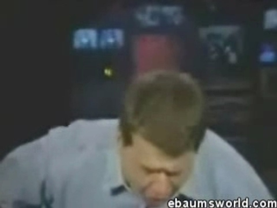 Présentateur vomit en direct